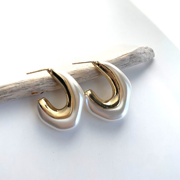 NEW~ Anthropologie Irregular Chunky Pearl Hoop Earrings - Picture 6 of 7